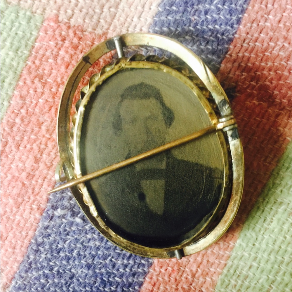 Late 1800's Victorian Swivel Mourning Brooch🖤 - Picture 4 of 5